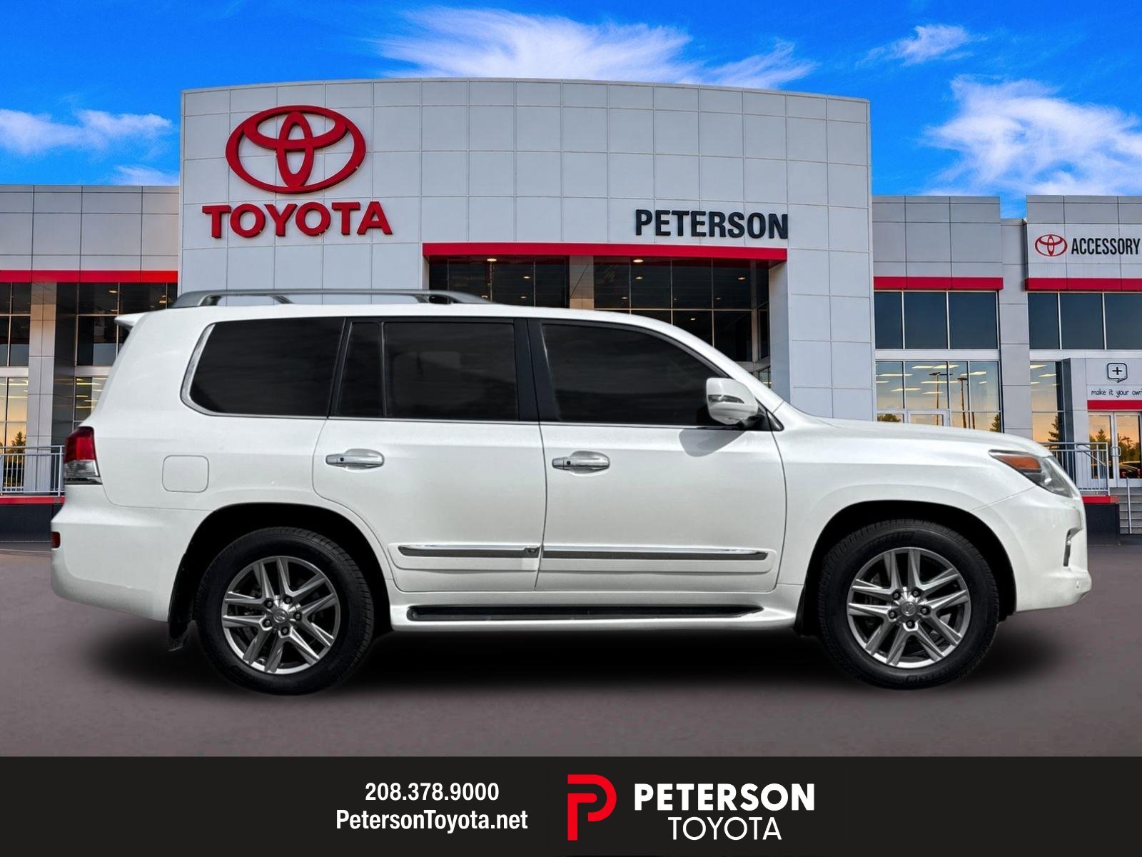 Used 2013  Lexus 570 image 2