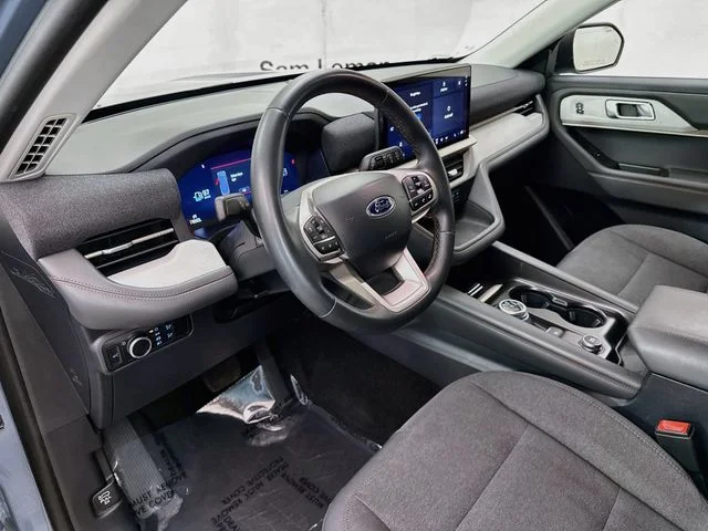 Used 2025 Vapor Blue Ford Active image 9