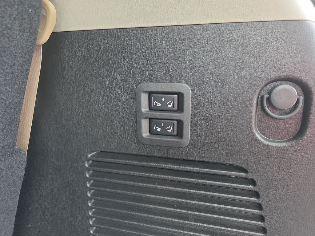 Used 2023 White Nissan Platinum image 39