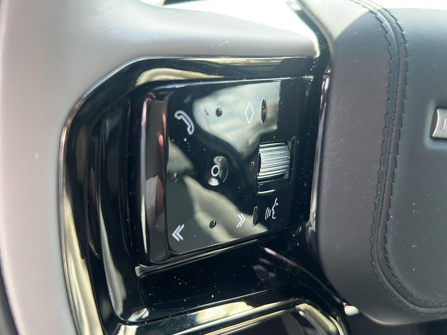 Used 2024 Varesine Blue Metallic Land Rover Dynamic SE image 12