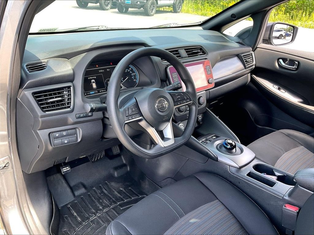 Used 2022 Gun Metallic Nissan S image 8