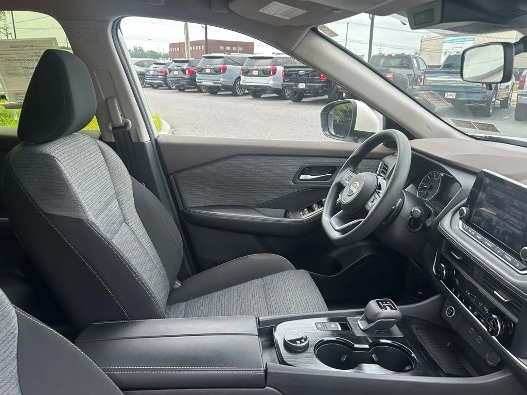 Used 2023 White Nissan SV image 27
