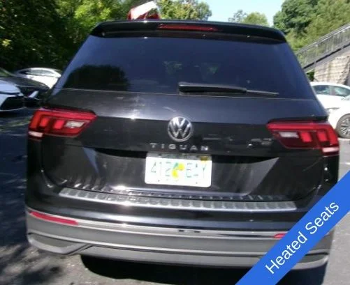 Used 2024 Deep Black Pearl Effect Volkswagen 2.0T Wolfsburg Edition image 5