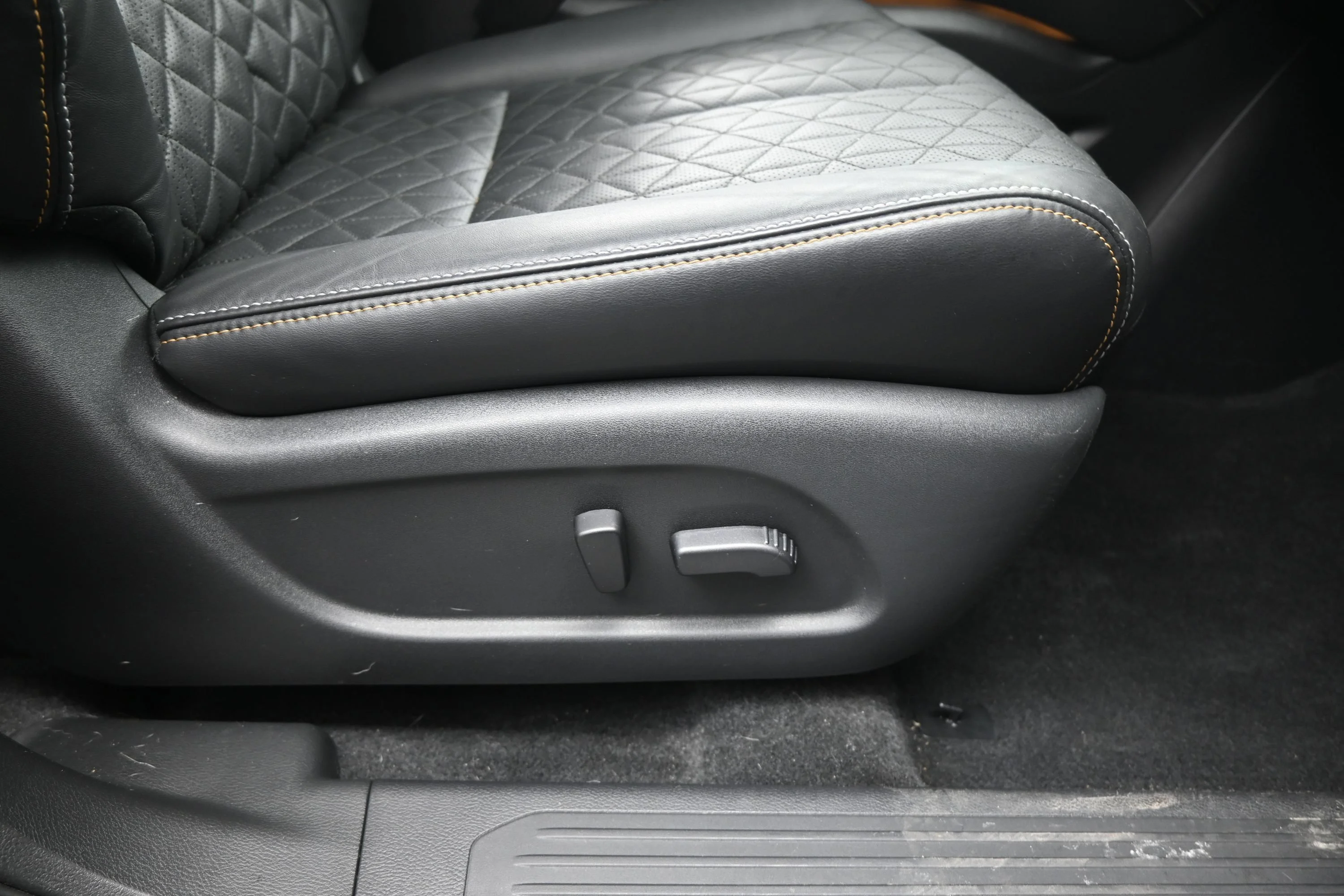 Certified Used 2024 Gun Metallic Nissan Platinum image 15