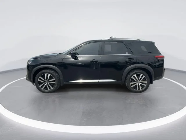 Used 2023 Black Nissan Platinum image 5