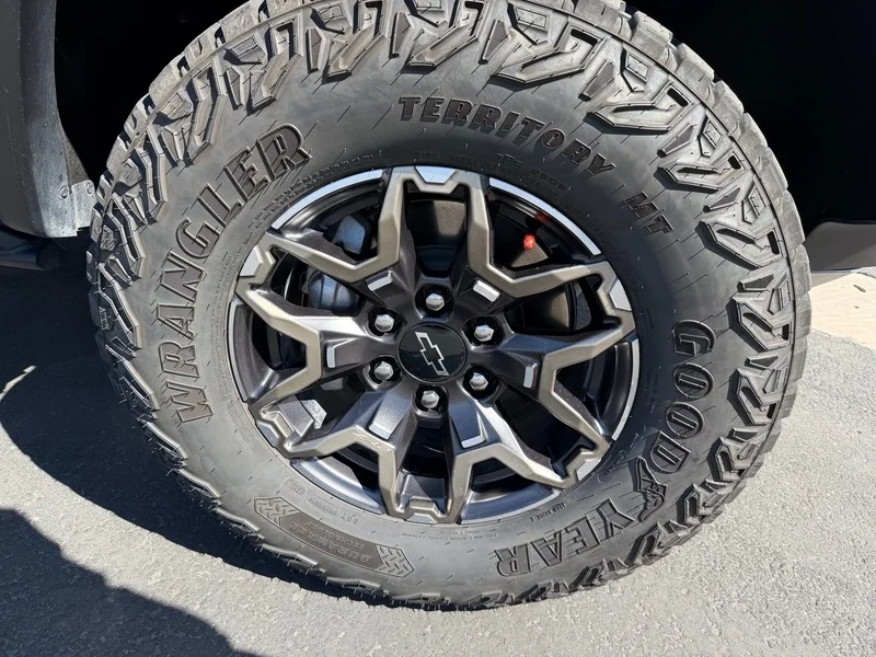 Used 2025 Sterling Gray Metallic Chevrolet ZR2 image 26