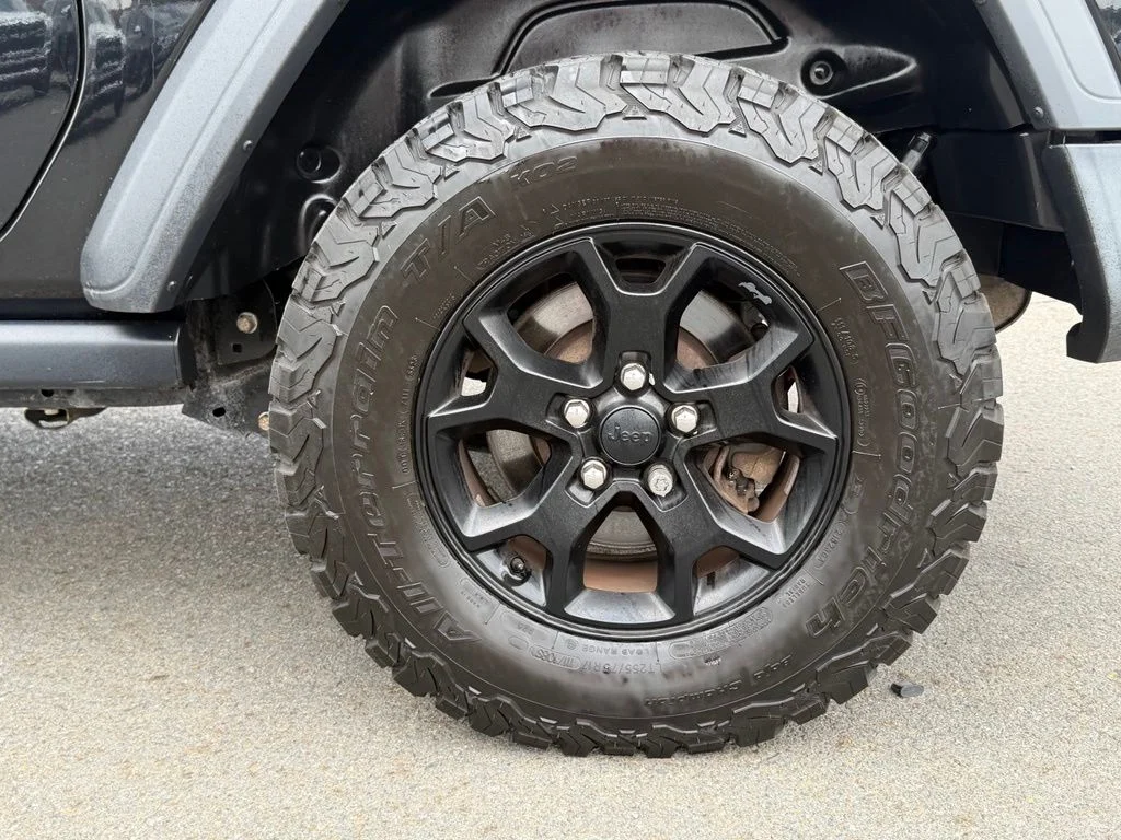 Used 2020 Black Jeep Sport image 12