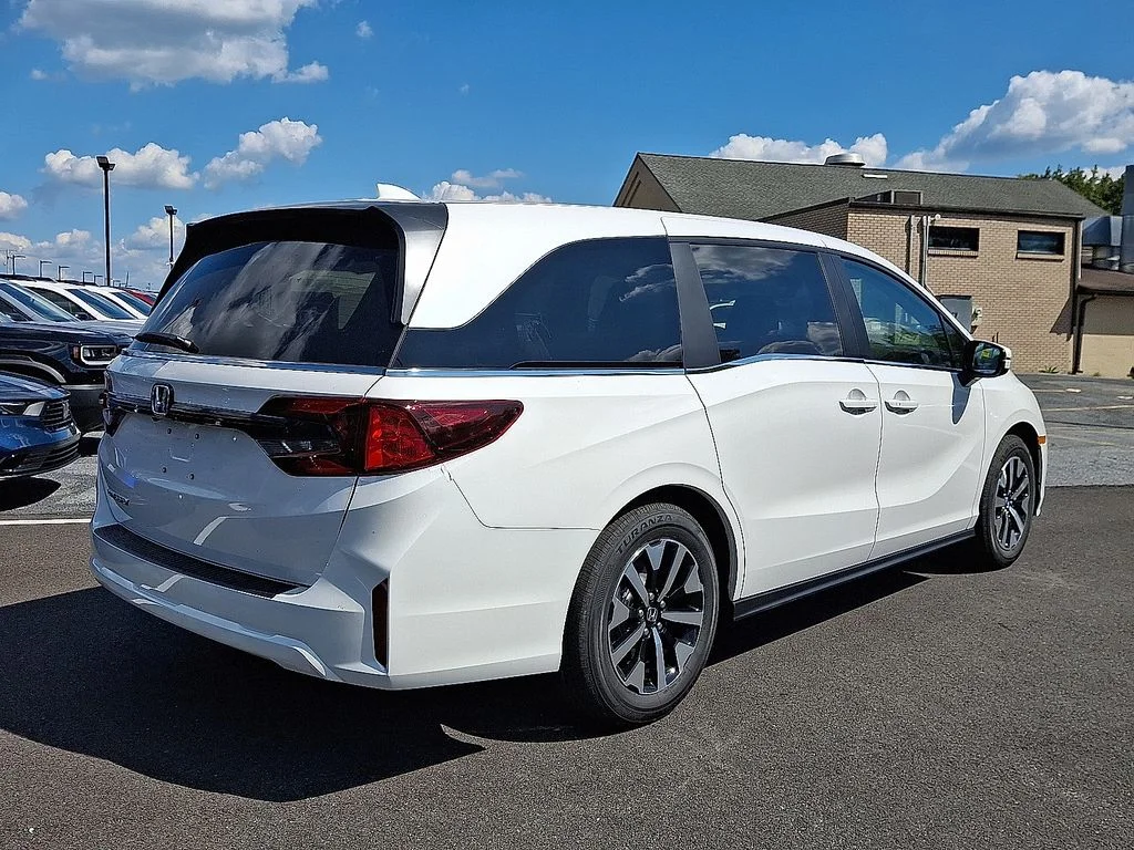 New 2026 Silver Honda EX-L image 4