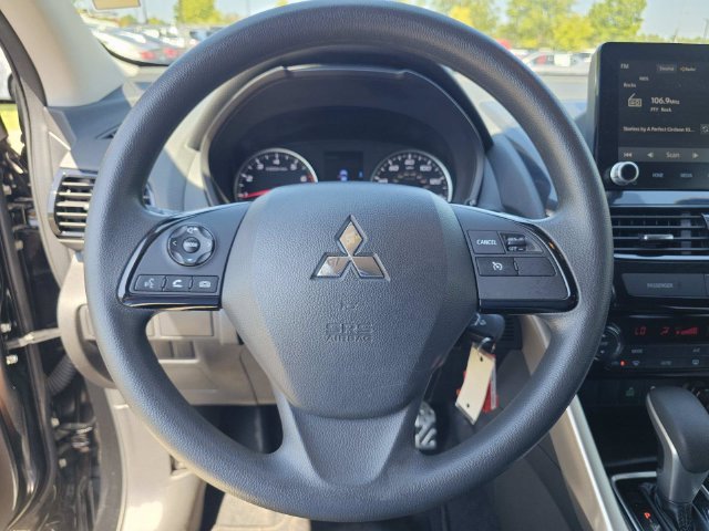 Used 2022  Mitsubishi LE image 21