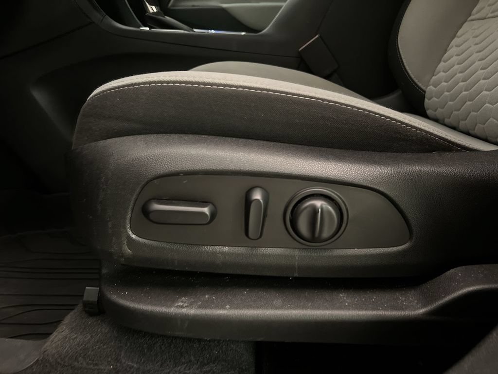2020 Chevrolet Equinox LS - Photo 12