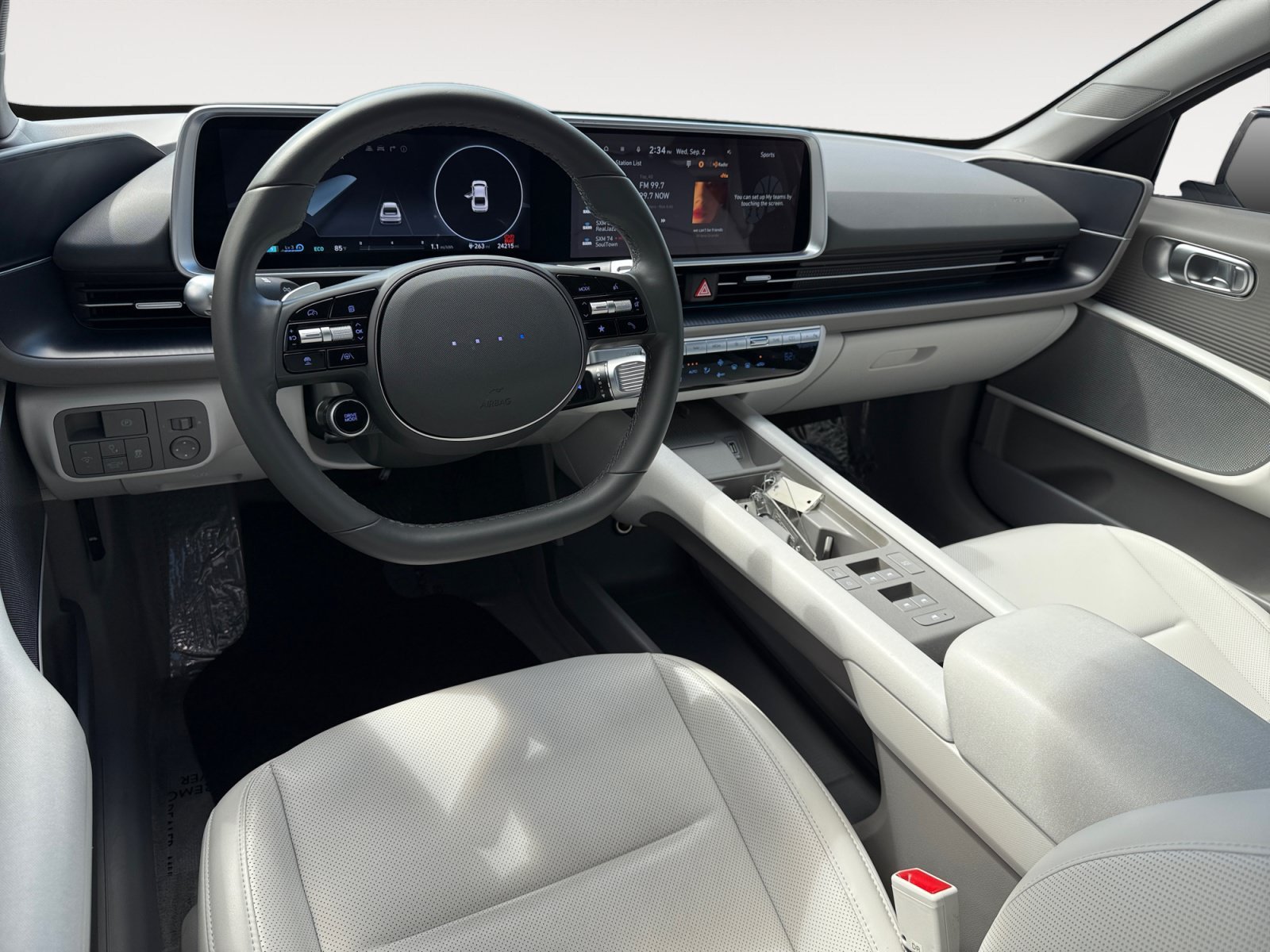Used 2025 White Hyundai SEL image 15