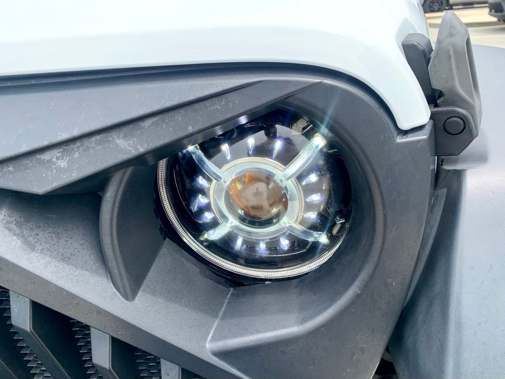 Used 2018 White Jeep Sport image 44