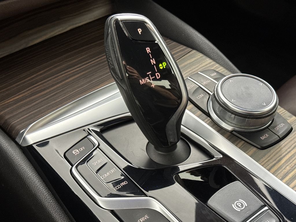 2018 BMW 5 Series 530e - Photo 19
