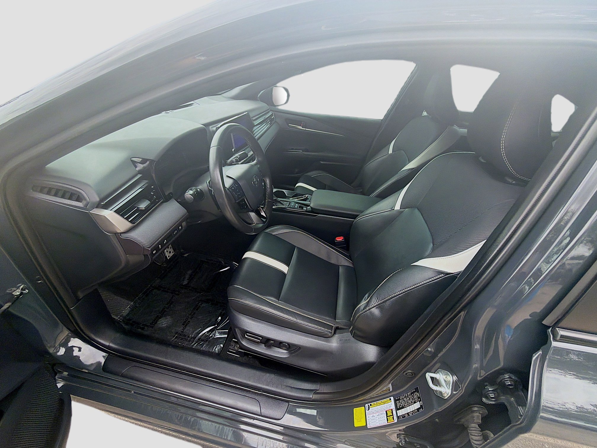 Used 2025 Underground Toyota SE image 18