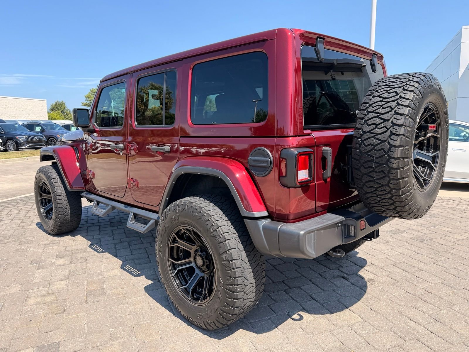 Used 2022 Snazzberry Pearlcoat Jeep Unlimited Sahara image 11