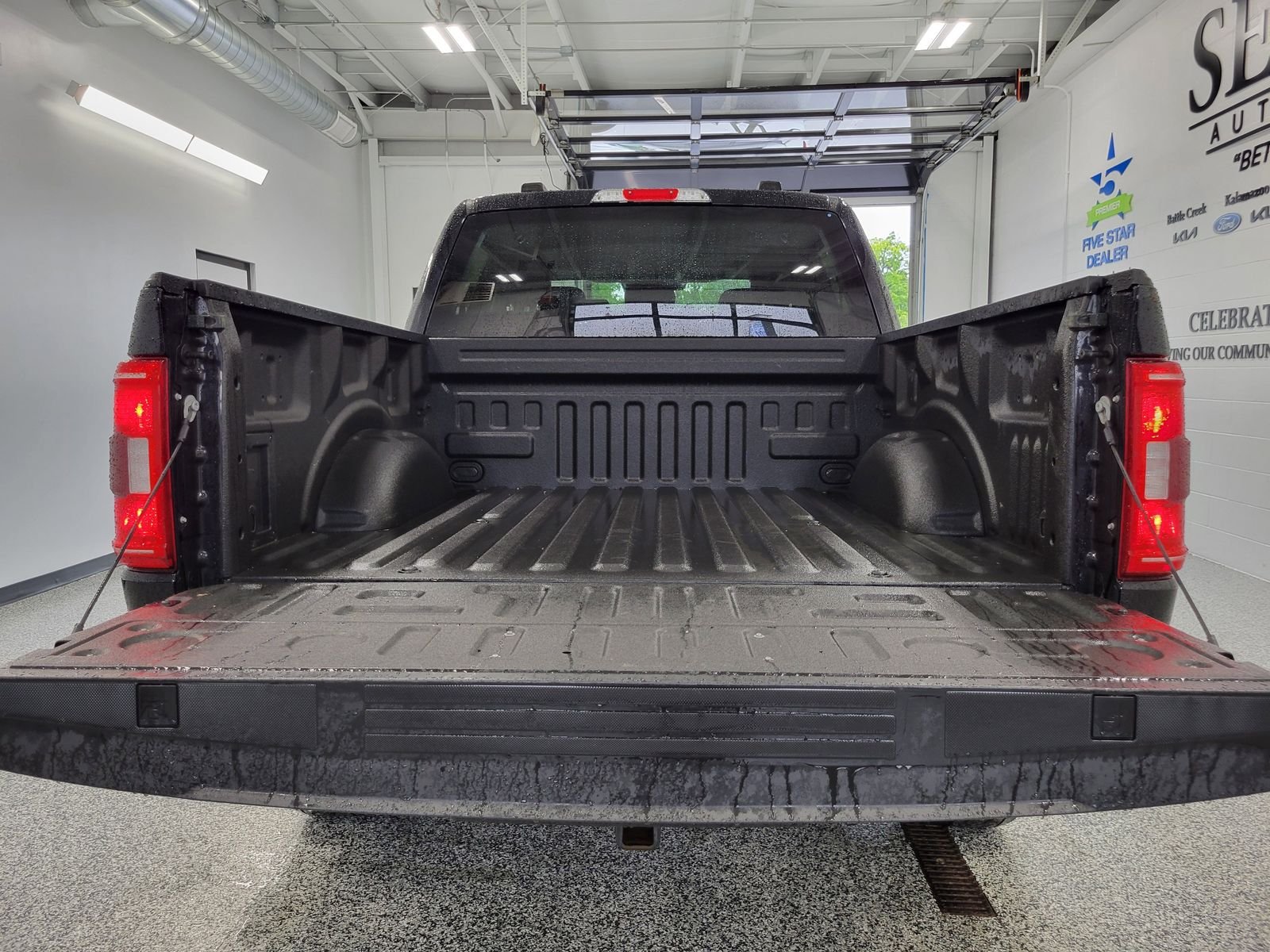 Used 2023 Black Ford XLT image 6