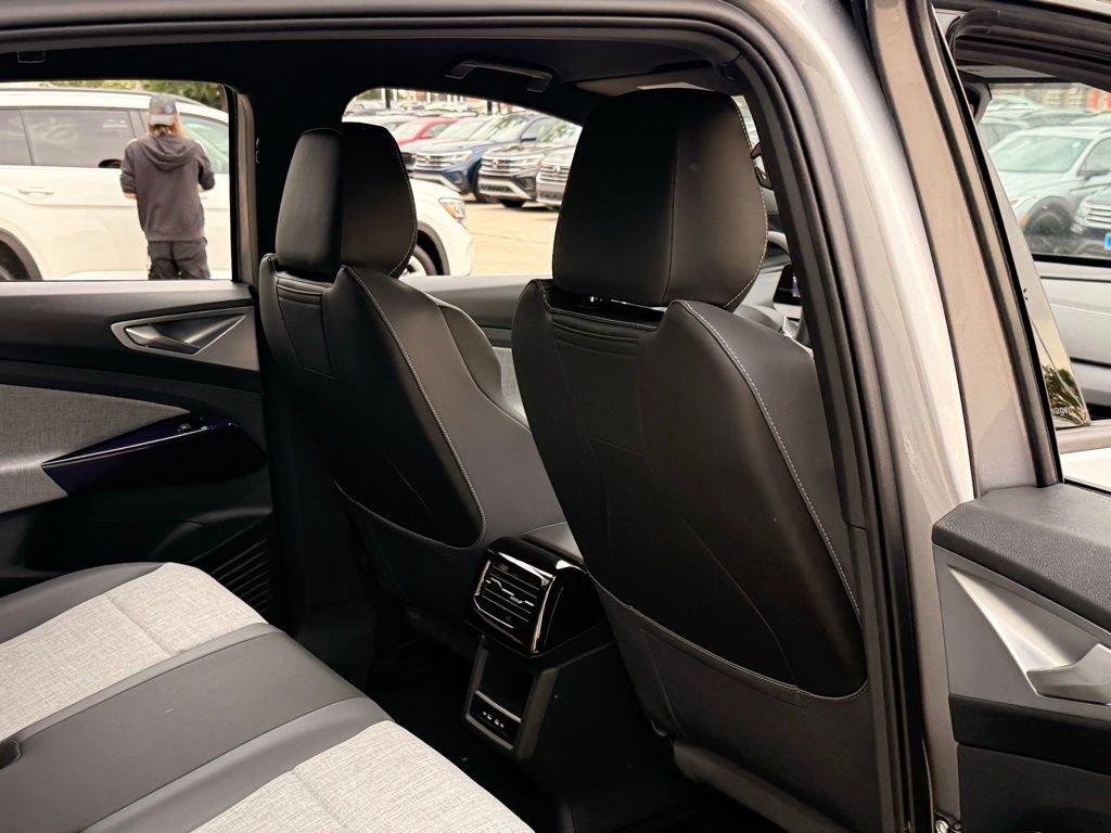 New 2025 Silver Mist Metallic Volkswagen Pro image 31