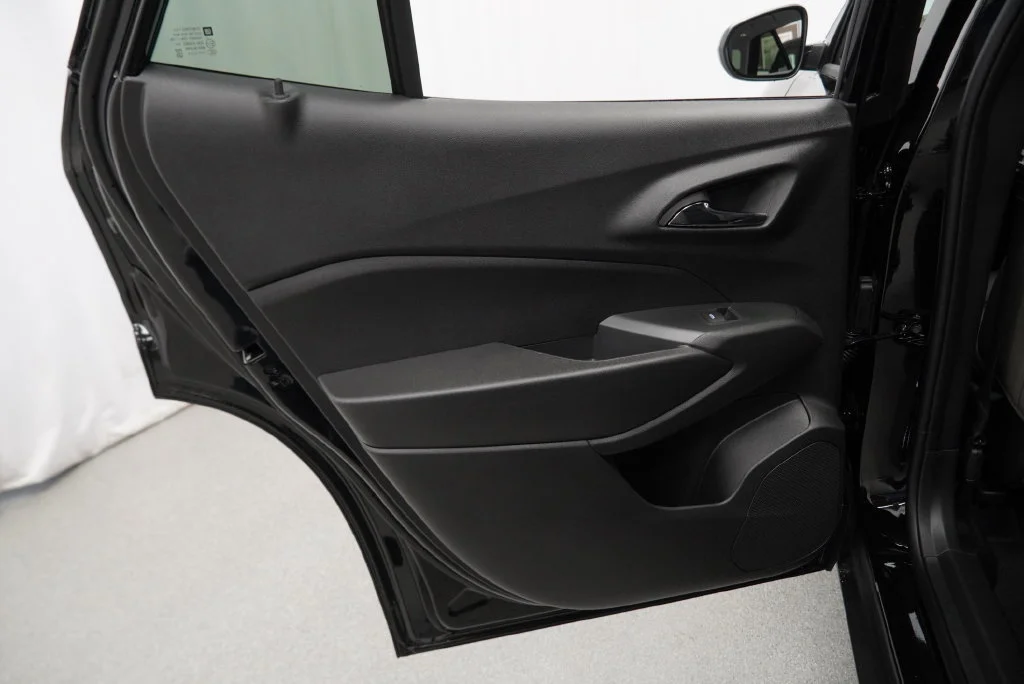 New 2026 Mosaic Black Metallic Chevrolet ACTIV image 32