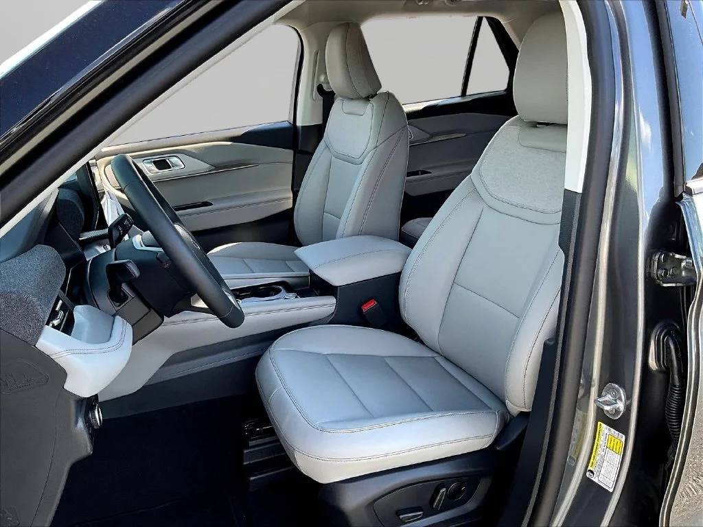 New 2026 Carbonized Gray Metallic Ford Active image 29