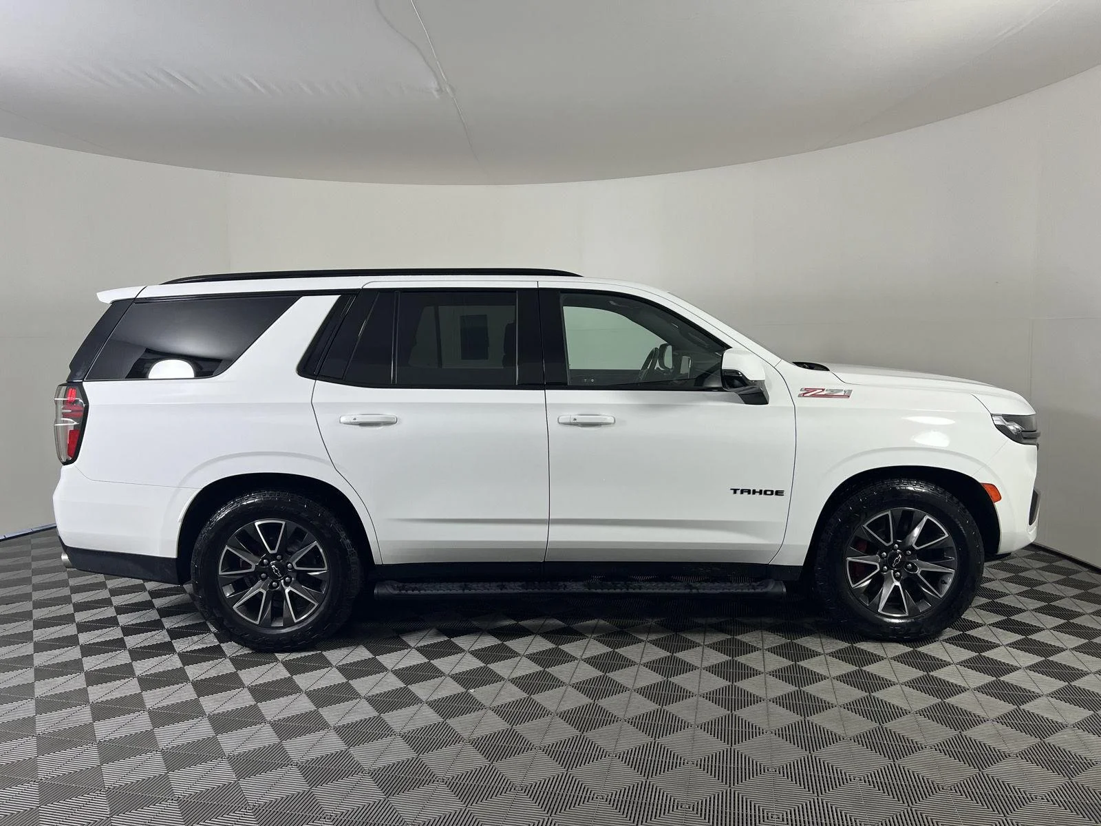 Used 2022 SUMMIT WHITE Chevrolet Z71 image 28