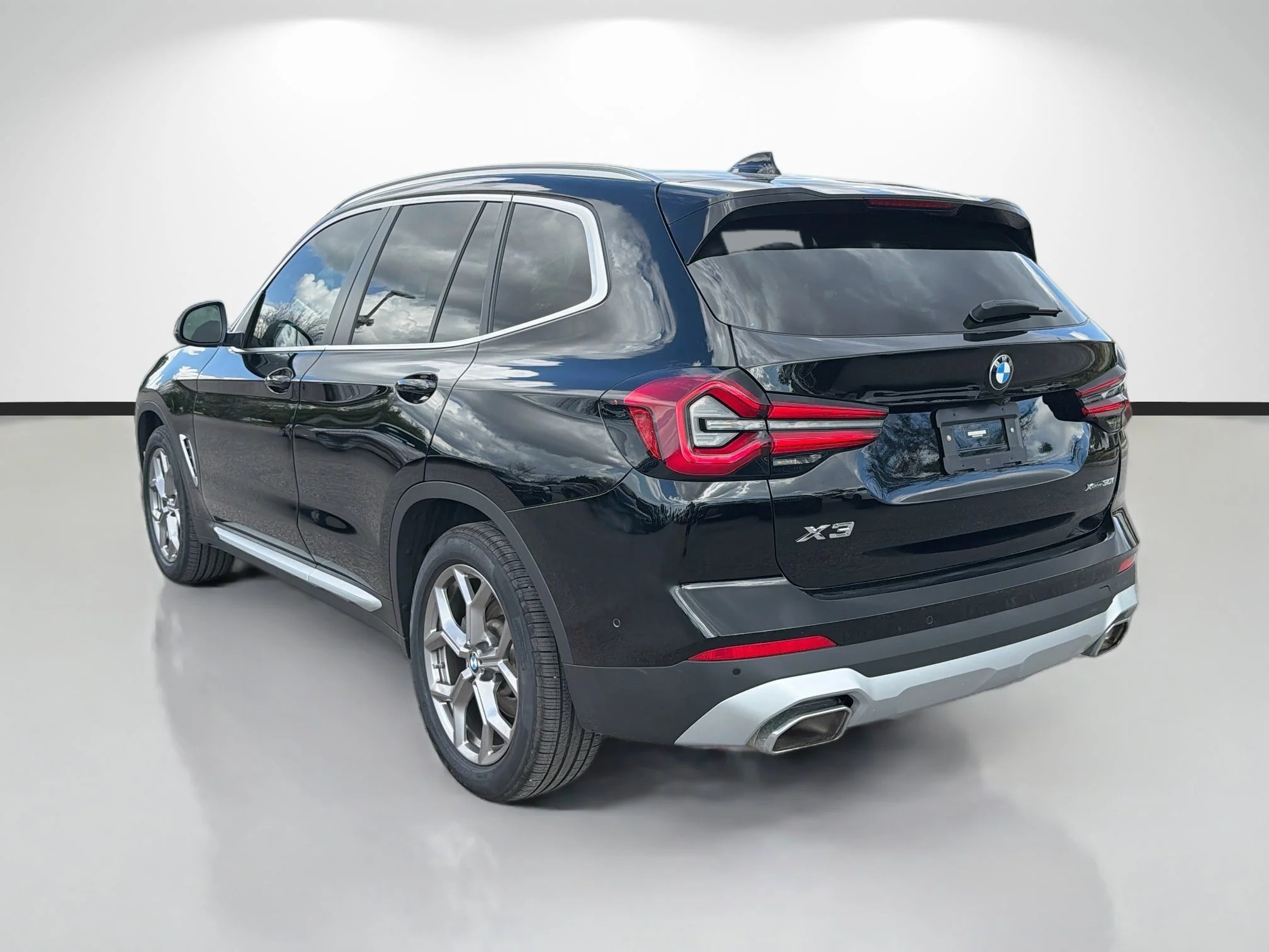 Used 2023 Jet Black BMW xDrive30i image 5