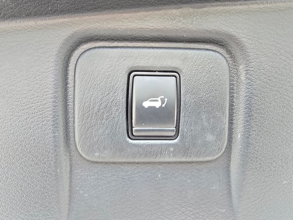 Used 2020 Cayenne Red Metallic Nissan SL image 19