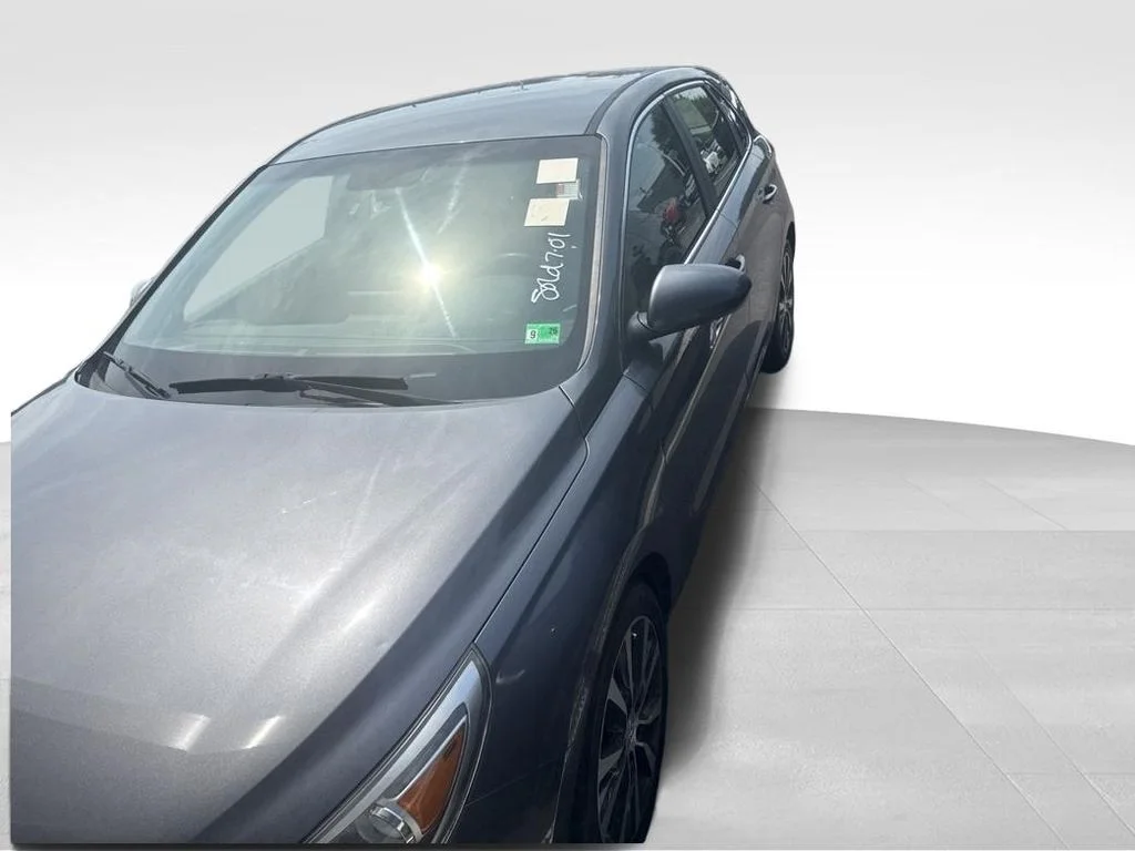 Used 2018 White Hyundai Base image 4