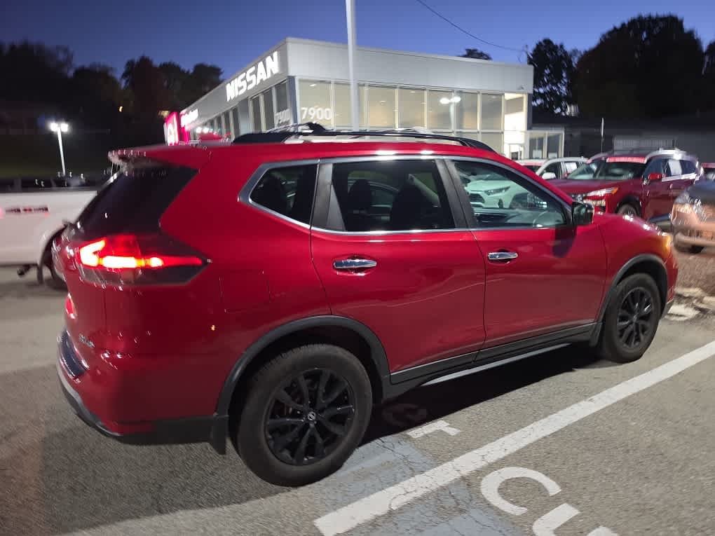 Used 2017 Palatial Ruby Nissan SV image 6