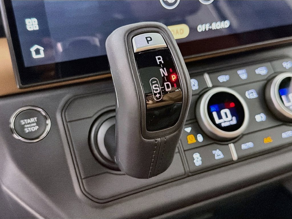 New 2026 Fuji White Land Rover X-Dynamic SE image 17