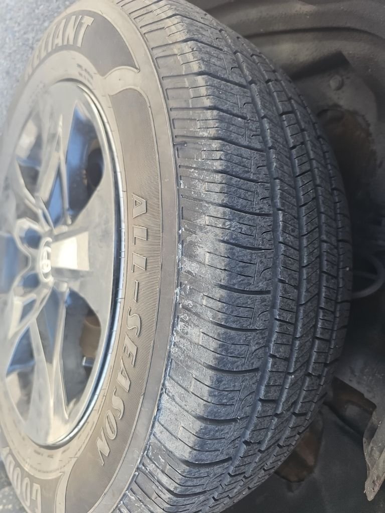 Used 2021  Toyota XLE image 21