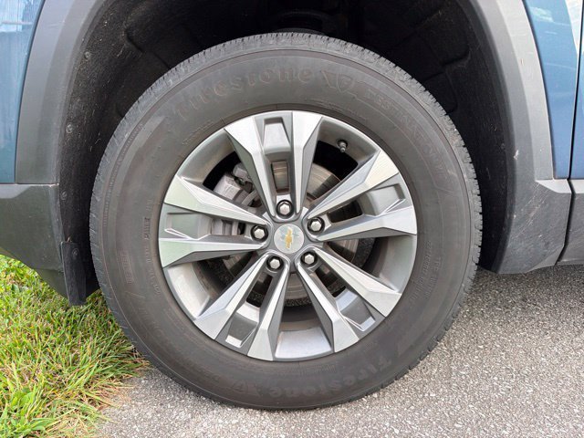 Used 2025 Lakeshore Blue Chevrolet LT image 7