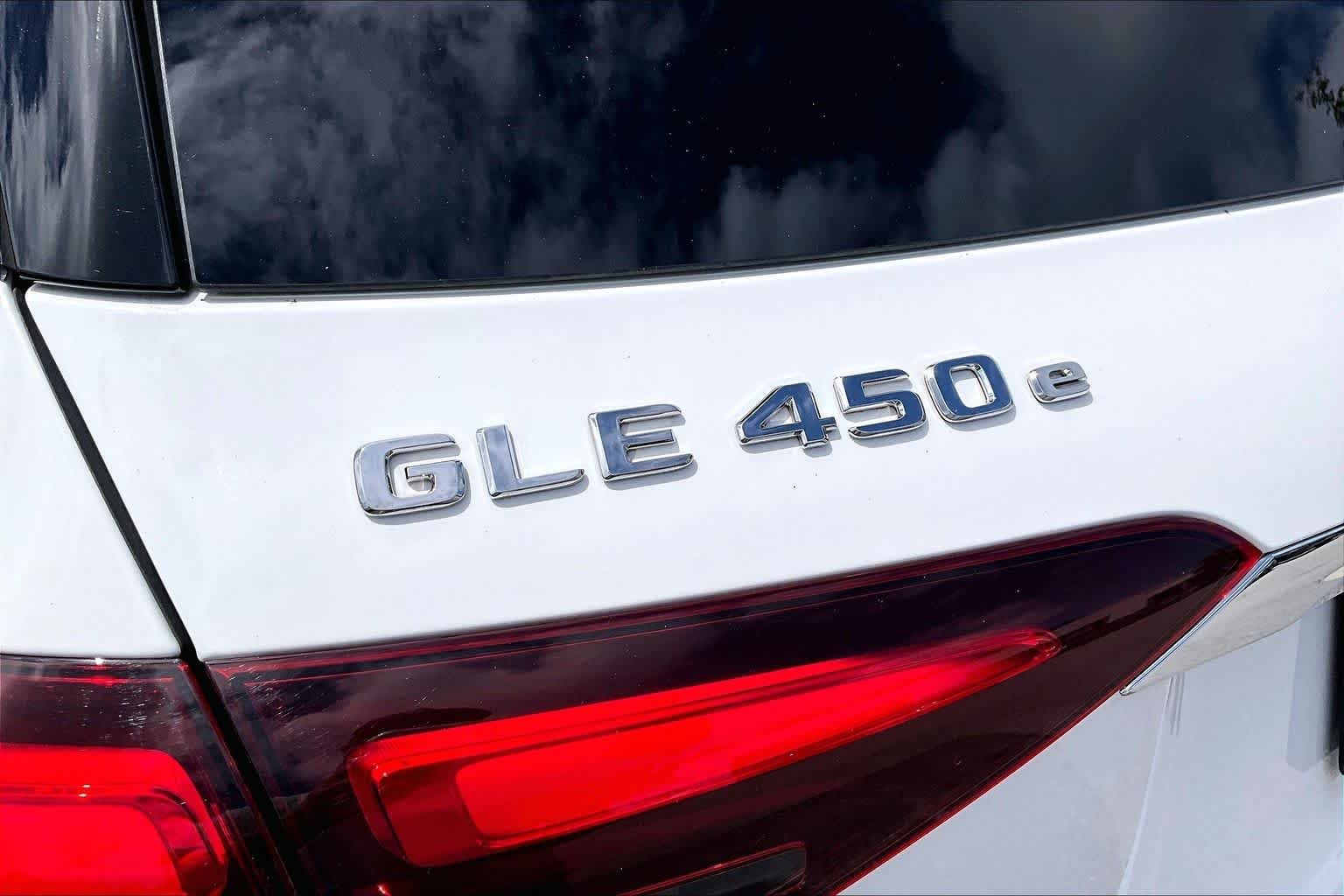 Certified Used 2025 Polar White Mercedes-Benz GLE 450e image 31