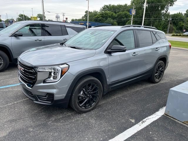 Used 2023 Sterling Metallic GMC SLE image 2
