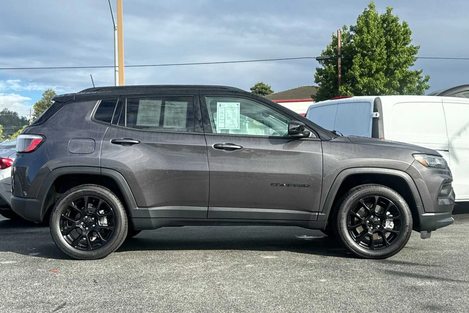 Used 2023 Gray Jeep Latitude image 3
