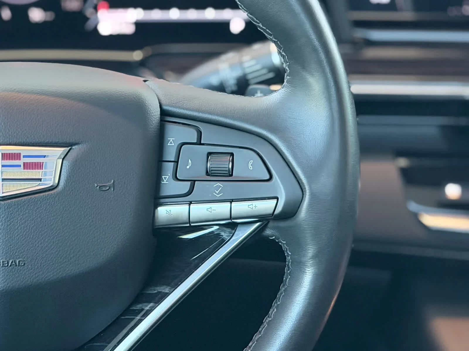 Used 2021 SATIN STEEL METALLIC Cadillac Sport image 27