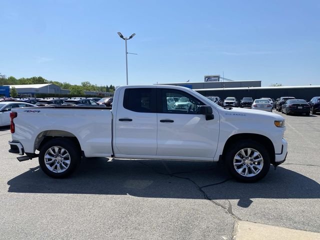 Used 2021 White Chevrolet Custom image 7