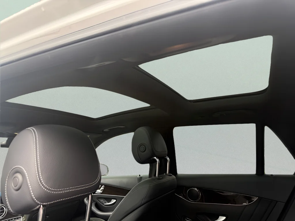 Used 2022  Mercedes-Benz GLC 300 image 18