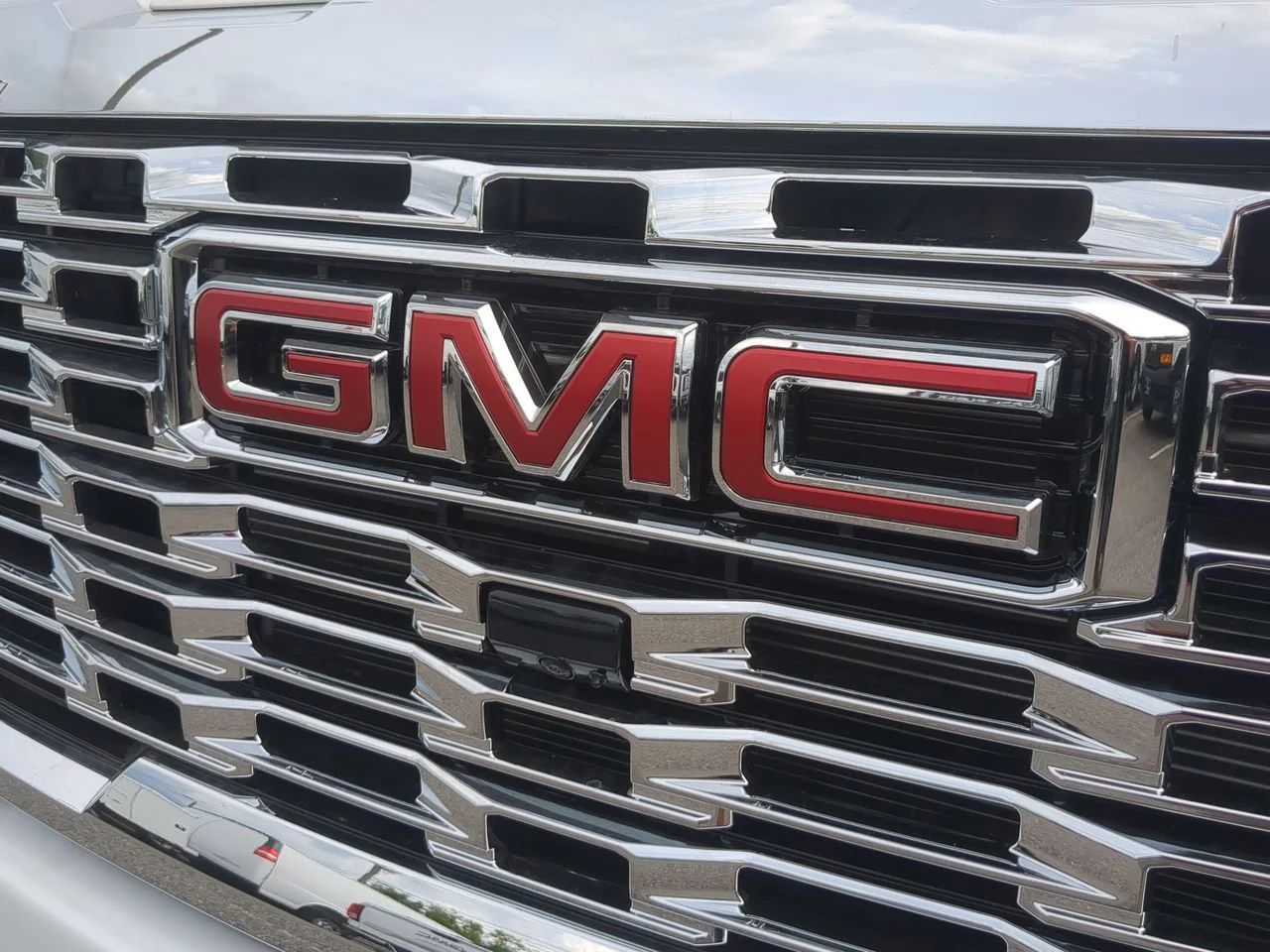 New 2026 Summit White GMC Denali DRW image 32