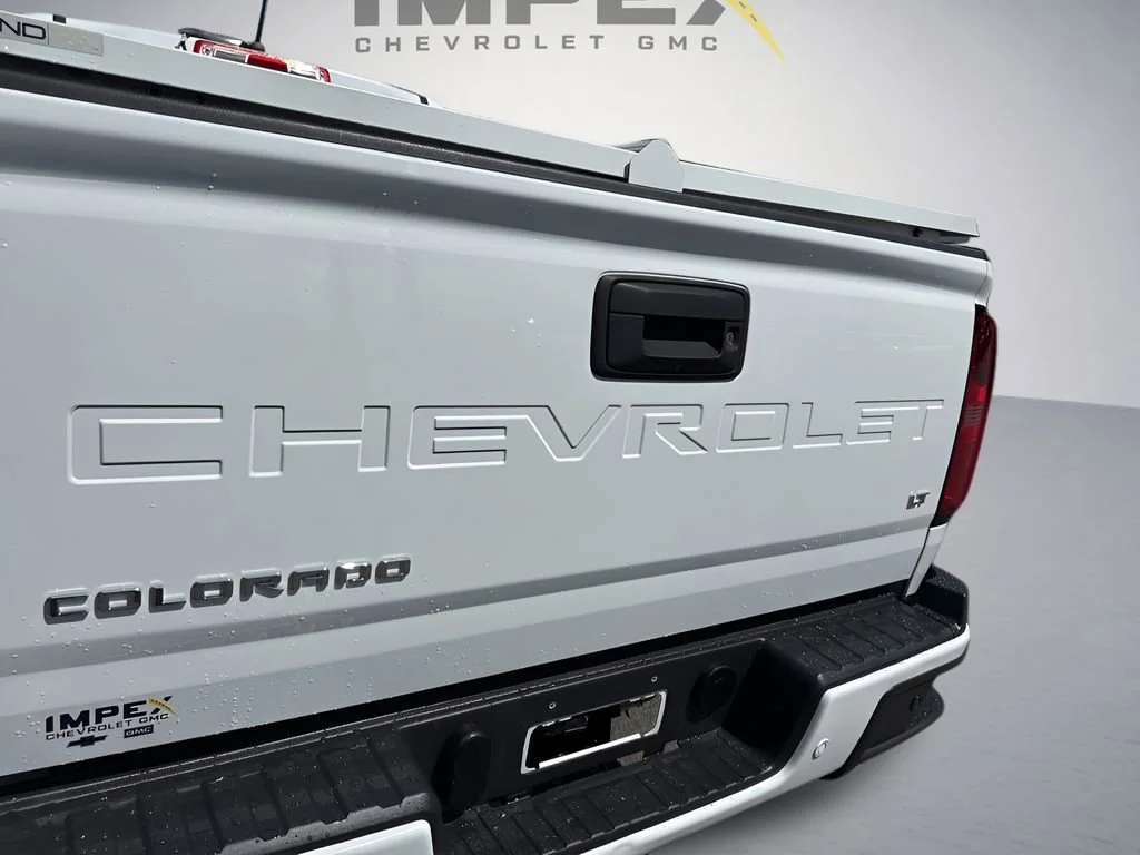 Used 2022 Summit White Chevrolet LT image 29