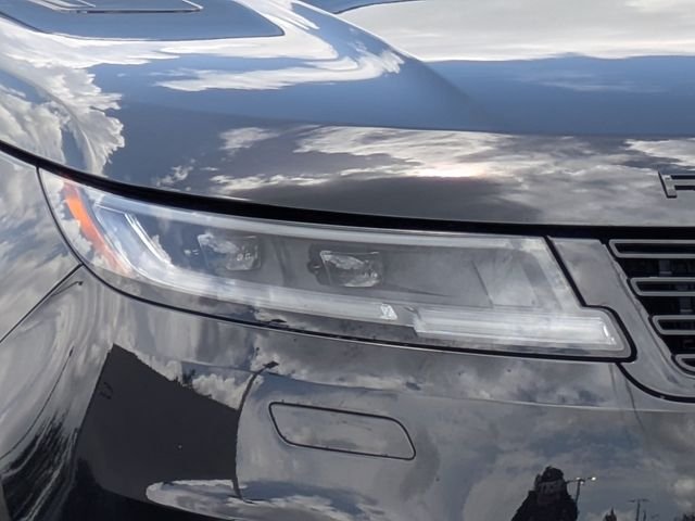 Used 2023 Black Land Rover SE Dynamic image 10