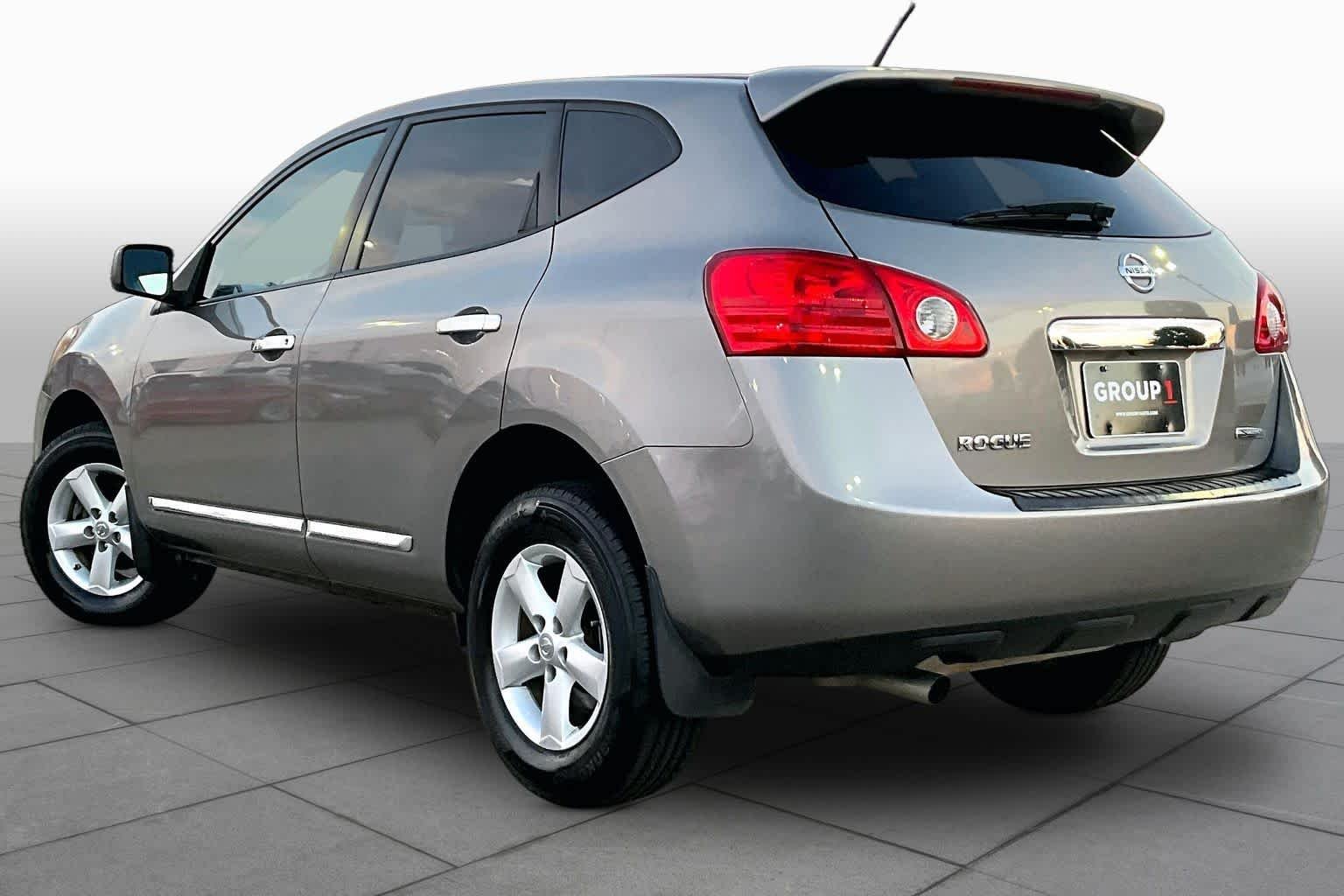 Used 2012 Platinum Graphite Nissan S image 12