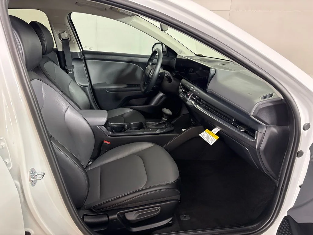 New 2026 Snow White Pearl Kia EX image 16