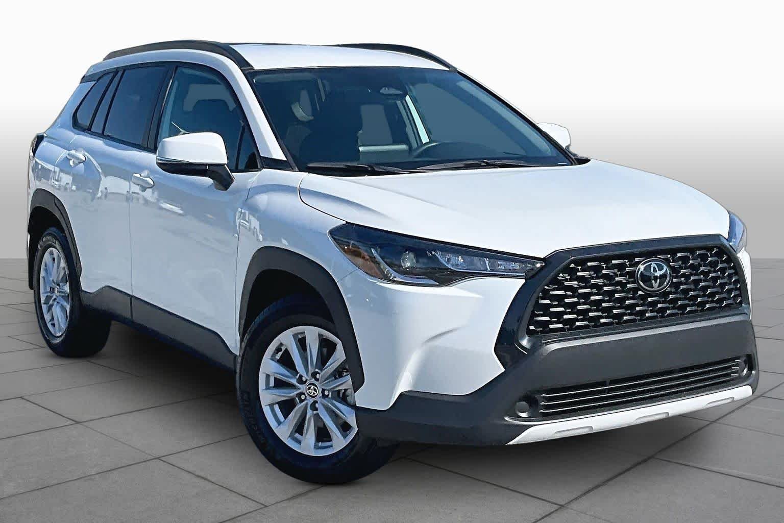 Used 2024 Wind Chill Pearl Toyota LE image 3
