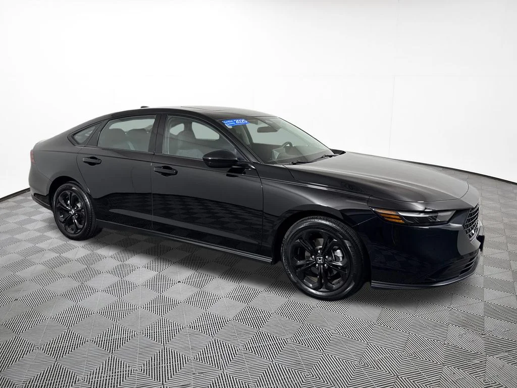 Certified Used 2025 Crystal Black Pearl Honda 1.5T SE image 5