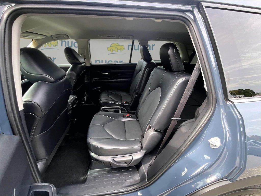Used 2025 White Toyota XLE image 15