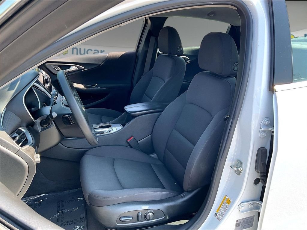 Used 2024 Summit White Chevrolet LT image 9