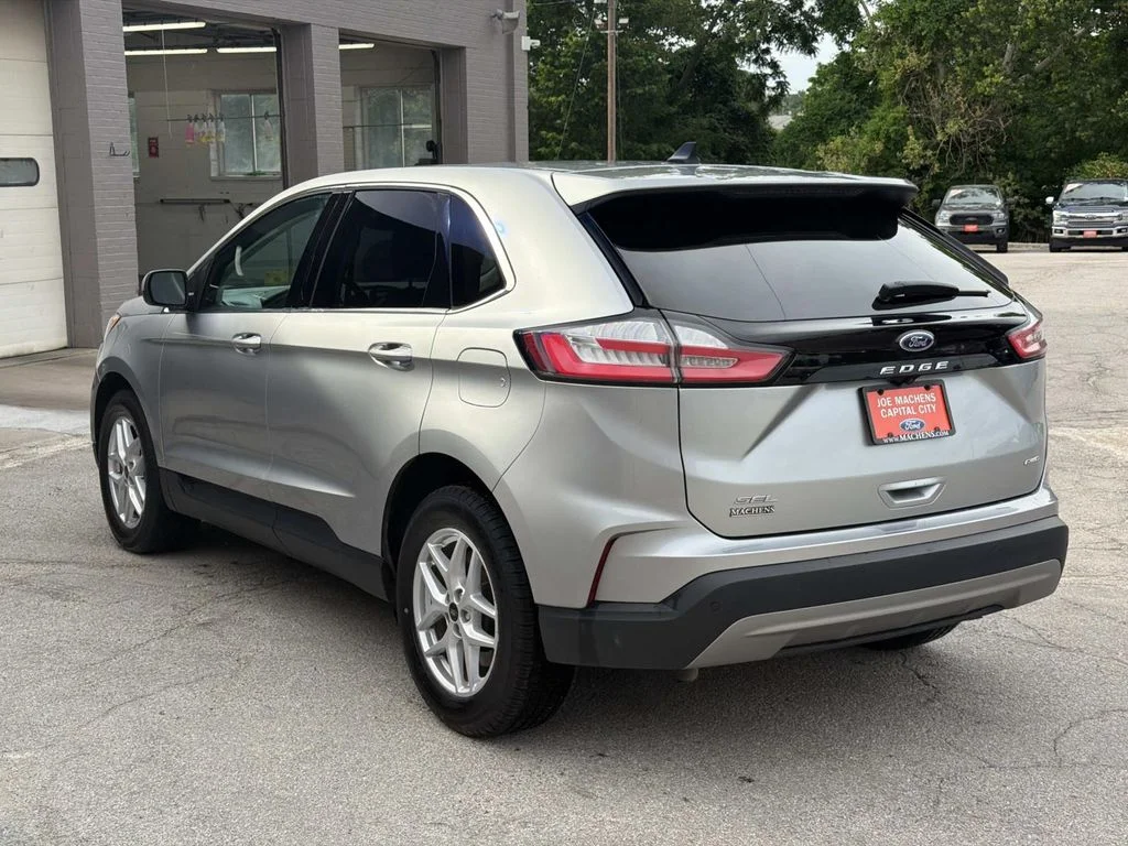 Used 2023 Silver Ford SEL image 7