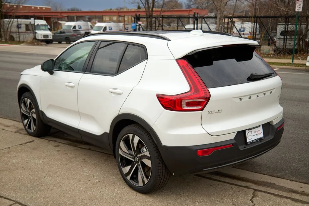 New 2026 Crystal White Volvo Plus image 7
