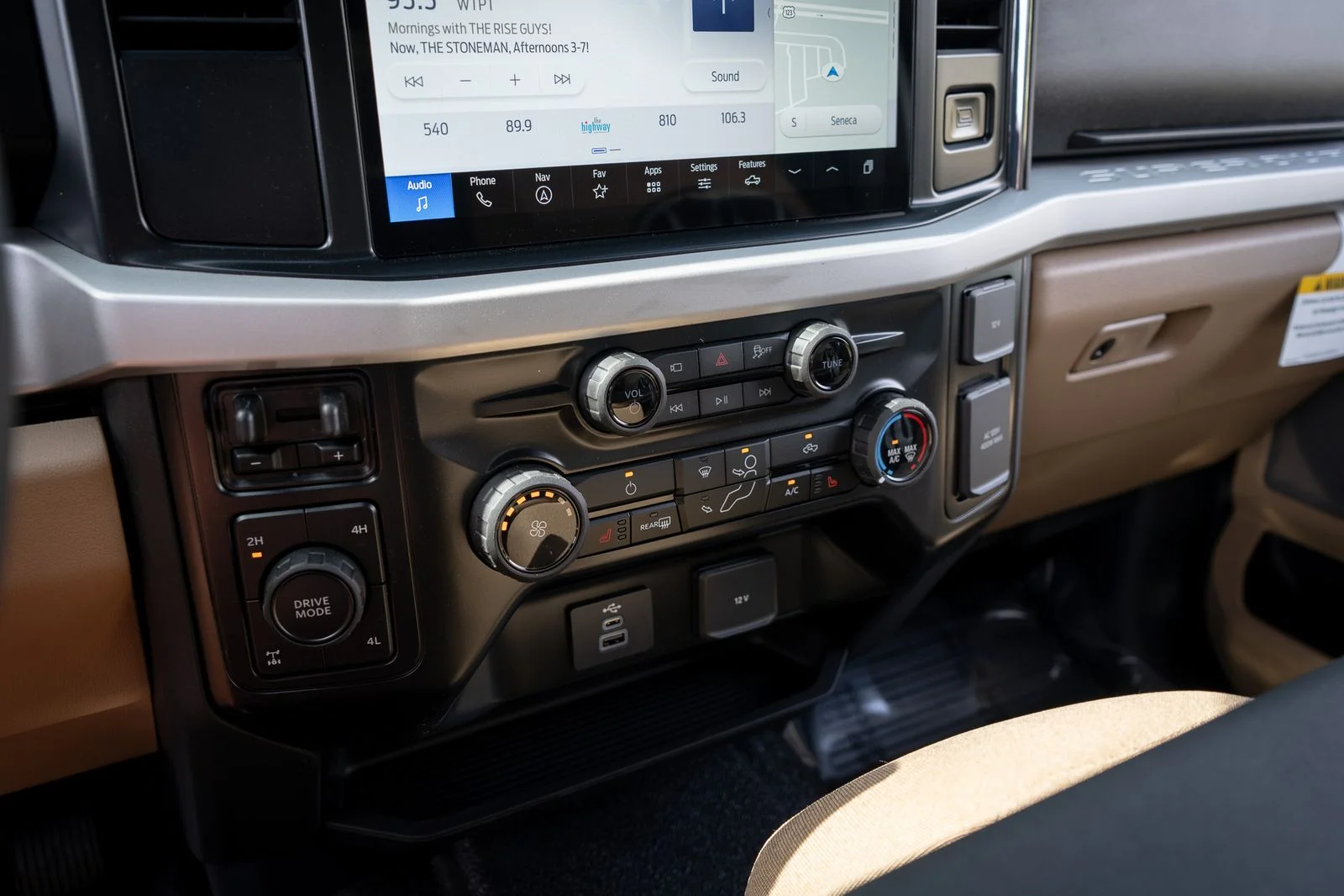 New 2026 Oxford White Ford F-350® XLT image 25