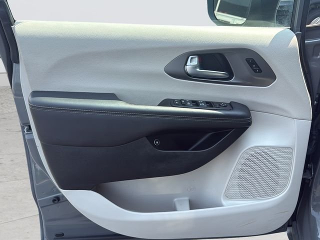 Used 2023 White Chrysler Touring L image 20